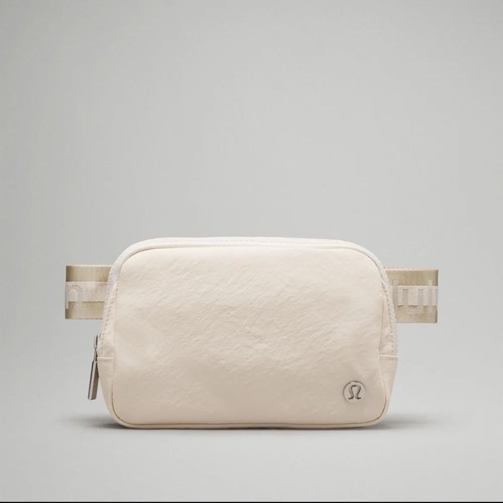 Lululemon Everywhere Belt Bag 1L Wordmark - Picture 3 of 8